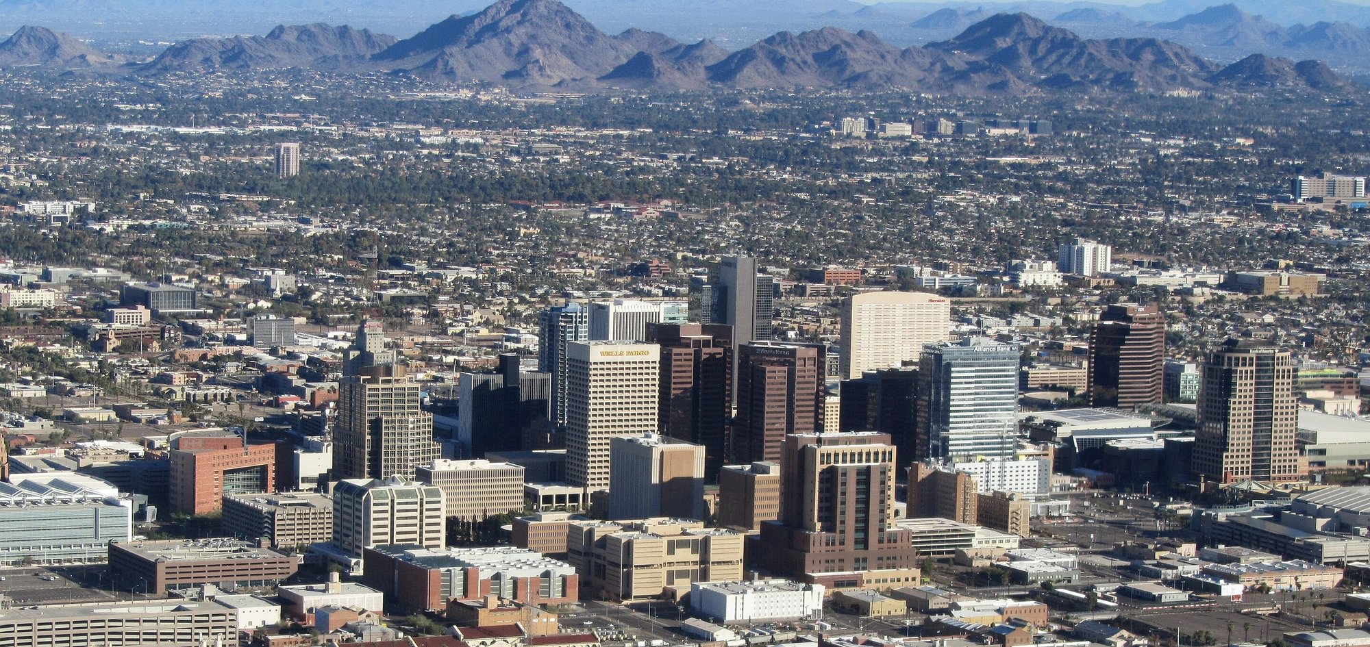 Phoenix_AZ_Downtown_from_airplane_(cropped)